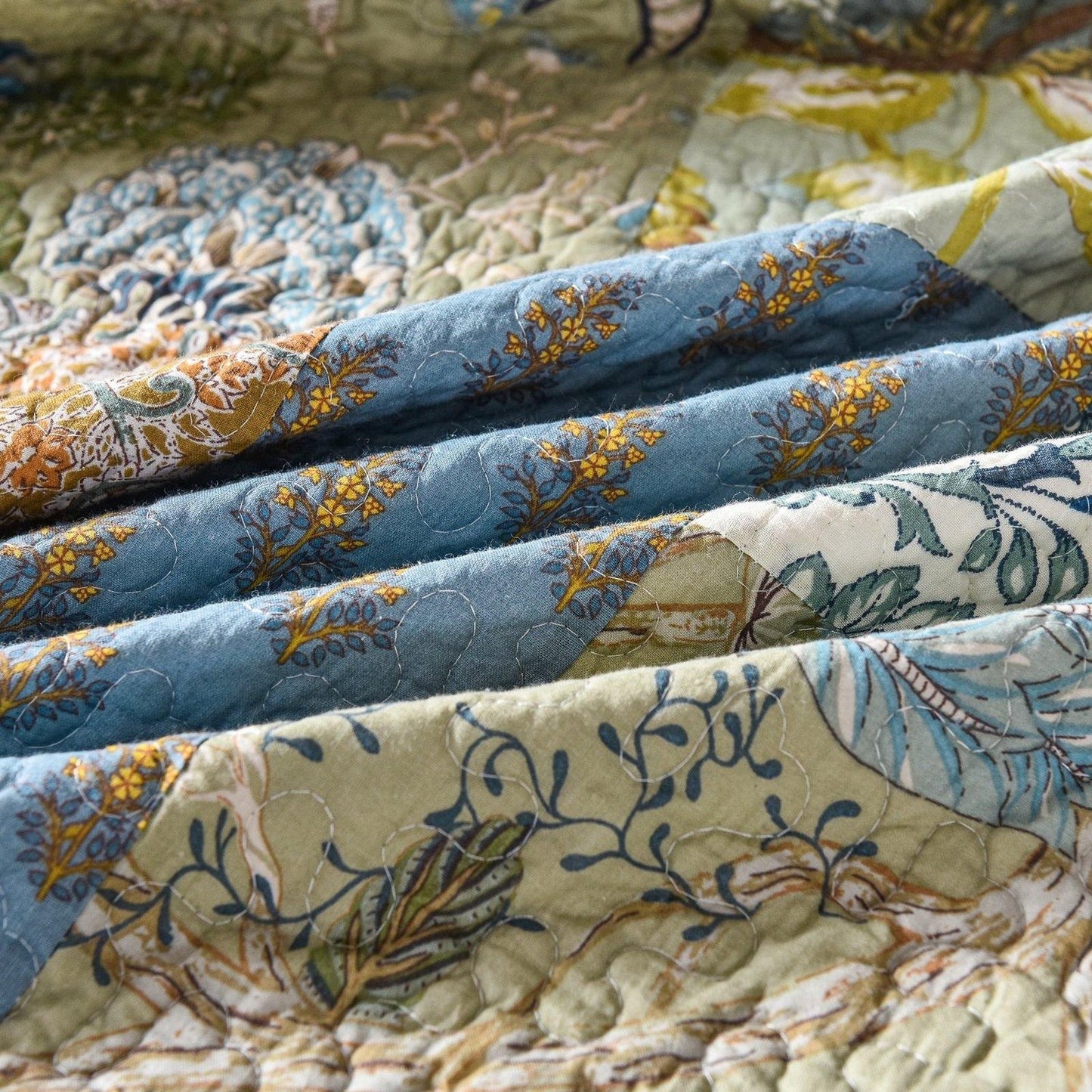 Patchwork Cotton Quilt Bedding Set 3 Pieces, Boho Quilted Bedspread With 2 Pillow Shams, Floral Pattern Quilted Coverlet Comforter