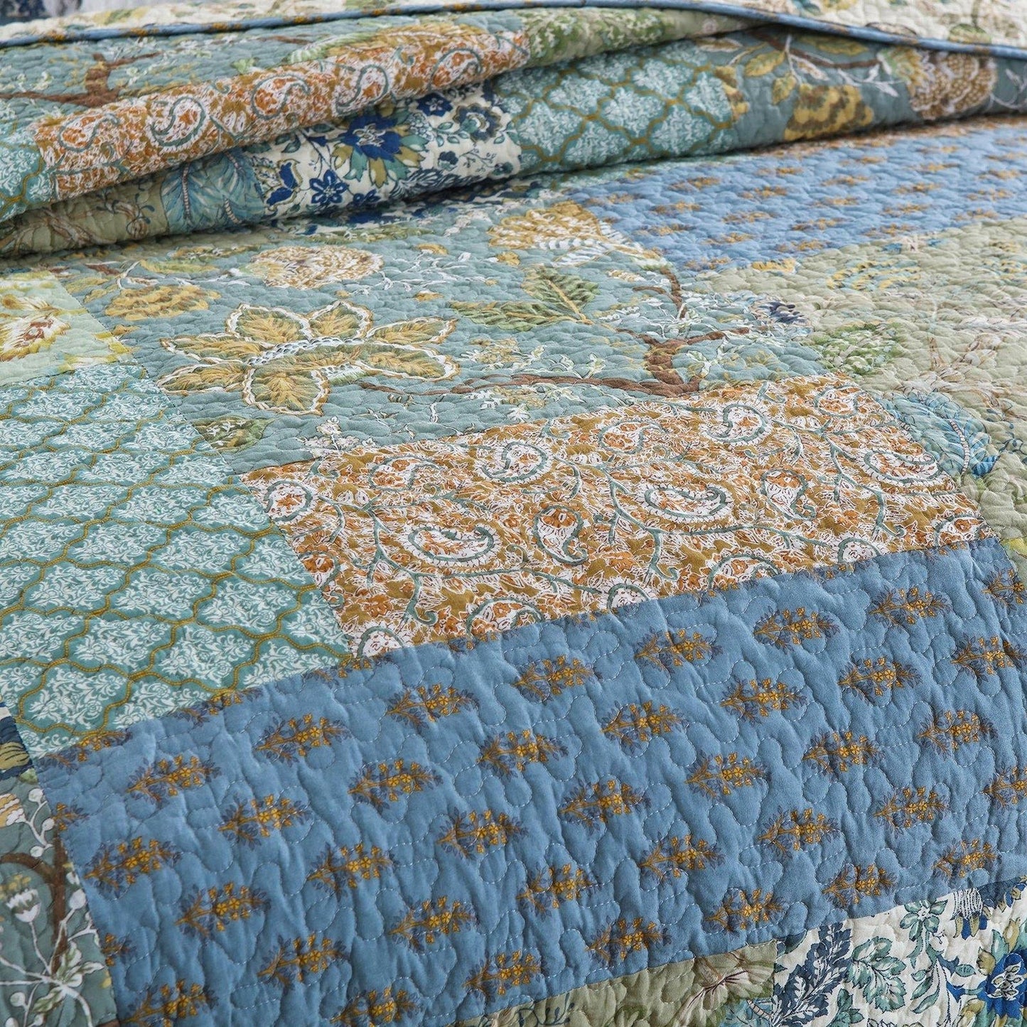 Patchwork Cotton Quilt Bedding Set 3 Pieces, Boho Quilted Bedspread With 2 Pillow Shams, Floral Pattern Quilted Coverlet Comforter