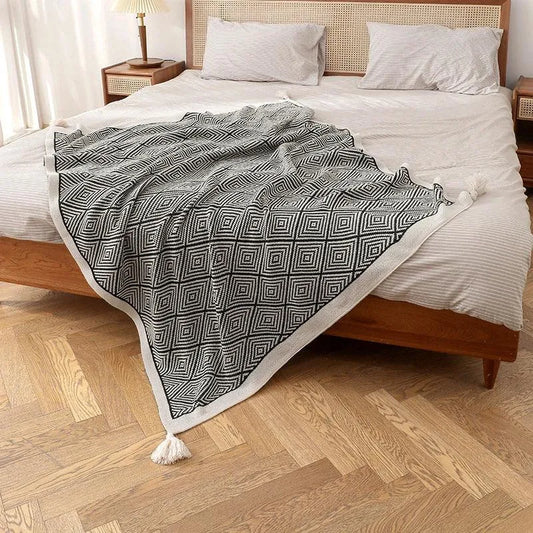Nordic Black White Geometric Sofa Blanket with Tassels │ Modern Bohemian Decorative Bed Spread
